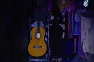 "Que se calle la guitarra"... comparsa Hyppytanos en El Falla