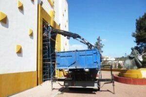 Sustituida la puerta de feria de la plaza de toros por una nueva estructura