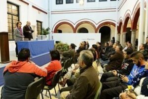 Sortedas entre los vendedores del mercadillo las parcelas que han quedado libres