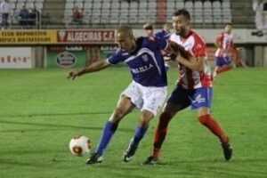 El Algeciras gana en Melilla (1-2)