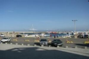 La Policía Portuaria sanciona dos autobuses pirata en el Puerto de Tarifa