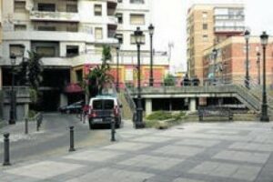 La Policía Nacional accede al edificio Escalinata para realizar una detención