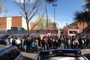 Los antidisturbios celebran una asamblea improvisada por el malestar contra sus jefes y debaten medidas de protesta