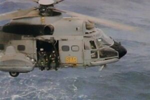 Rescatan a los cinco tripulantes de una embarcación que se hundía a 60 millas de Cádiz