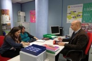 Alcántara informa a la Fundación Cruz Blanca de ayudas de la Junta