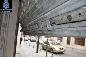 La Policía Nacional detiene a un menor por tres robos