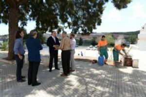 El alcalde visita el saladillo donde se acomete una actuación integral para el embellecimiento de taludes