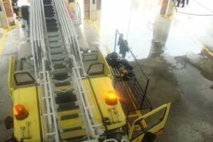 Los coches de bomberos tendrán rotativos azules y la señal luminosa de vehículos prioritarios