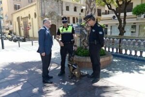 La Policía Local comienza a patrullar con dos perros adiestrados en la detección de estupefaciente