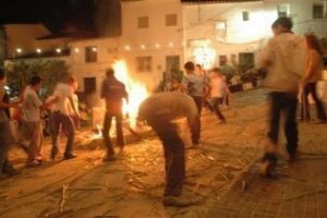 Ubrique celebra las Cruces de Mayo que dan comienzo a la Crujía de gamones