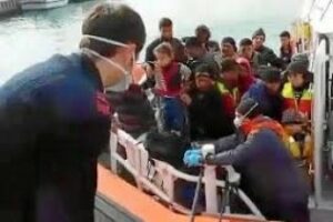 Salvamento Marítimo rescata a 86 inmigrantes a bordo de ocho pateras en aguas del Estrecho