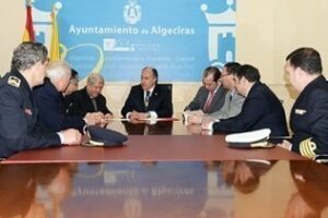 Landaluce firma el convenio de colaboración con el consejo local de Hermandades y Cofradías