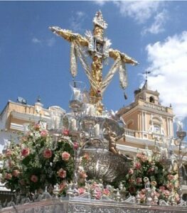 La cruz de Mayo en la plaza de Ceuta