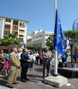 El ayuntamiento participa en el izado de bandera con motivo del Día de Europa