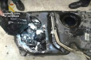 La Guardia Civil interviene 15 kilos de hachís en el interior del depósito de combustible de un vehículo