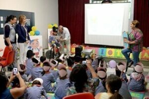 Alumnos del "Manuel Tinoco" en Las mañanas mágicas de la Biblioteca municipal