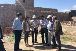 La delegada de Educación Cultura y Deporte visita las obras del Castillo de Jimena
