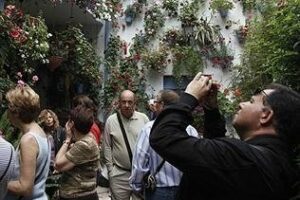 El PSOE plantea que el sector del turismo recupere el IVA del 8%