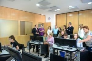 Landaluce conoce de primera mano la labor que lleva a cabo la Fundación Asistencia Papelera