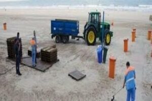 Costas prepara las playas de la provincia para el verano