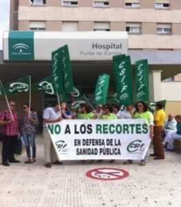 CSIF se concentra en el Hospital Punta de Europa contra los recortes en el SAS