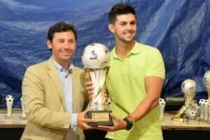 Javier Rodríguez entrega los premios de la liga municipal de fútbol