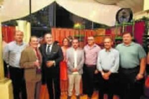 Landaluce entrega a Juan Garzón el XIV Premio Cofrade de La Parihuela