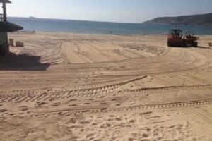 Terminan los trabajos en Getares para restituir la arena perdida por el temporal