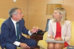 El subdelegado agradece la colaboración de El Corte Inglés en el Plan Director de Seguridad escolar