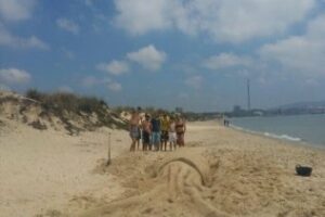 Apadis Bahía de Algeciras organiza otro año más su tradicional Jornada de Escultura sobre arena