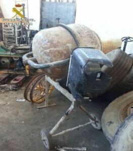 La Guardia Civil detiene a tres personas por el robo de herramientas del interior de una finca