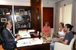 Landaluce desea al cantautor José Carlos Gómez el mejor de los éxitos para su concierto del sábado