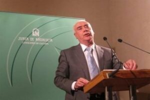 Luciano Alonso inaugura en Algeciras la Escuela de Escritores Noveles, en la que participan 30 jóvenes autores