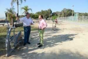 Renovados en el Paseo de Cornisa los aparatos de gimnasia para mayores