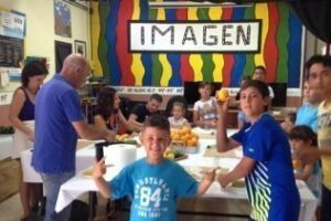 Los niños del Polígono del Rosario aprenden a preparar mermeladas