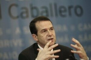 PSOE rechaza negociar la reforma electoral "antidemocrática" del PP, que intenta "blindar" alcaldías "que va a perder"