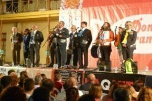 "Esto sí que es una chirigota", gran triunfadora en la Noche Carnavalesca de ASCTEG