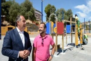 Repuestos los aparatos del parque infantil del recinto ferial