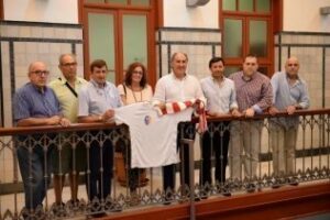 La peña cultural algecirista La bufanda" se presenta ante el alcalde