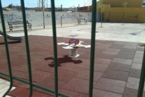 IU reclama la culminación del parque infantil de Pescadores