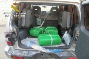 Detenido con 100 kgrs de hachís al detenerse brúscamente y dar marcha atrás