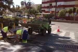 ARGISA continúa la limpieza de imbornales de cara a las próximas lluvias en la comarca