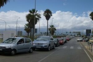 Vuelve la normalidad a la Verja, pero también las colas y el doble filtro