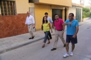 Vecinos de la zona alta de La Bajadilla reclaman limpieza, pavimentación entre otras actuaciones