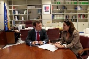 Crespo y Saavedra acuerdan priorizar las actuaciones para frenar la regresión en la costa andaluza