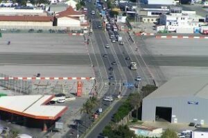 Gibraltar reiniciará las obras del túnel del aeropuerto, de la frontera y las vías de acceso