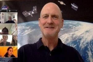 Docentes de Puertoblanco y Montecalpe participan en una videoconferencia con un formador de la Nasa