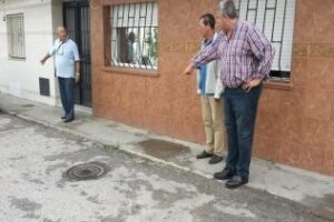 El PA reclama "mejoras en varias calles de La Granja para impedir que entre el agua en las viviendas"