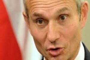 Lidington condena la peligrosa violación de la soberanía británica que pone en riesgo a las tripulaciones afectadas