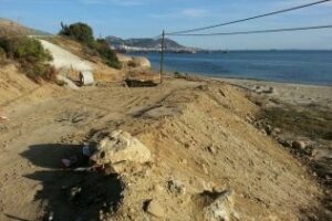 Preguntas incómodas: ¿Qué están haciendo en la playa de Guadarraque?